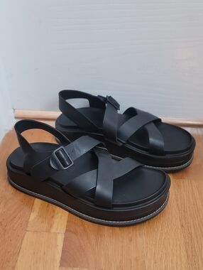 Chaco Women's Townes Black Leather Sandals Size 8